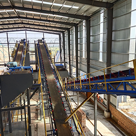 皮帶輸送機(jī)作業(yè)現(xiàn)場(chǎng)