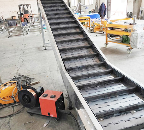 鏈板輸送機
