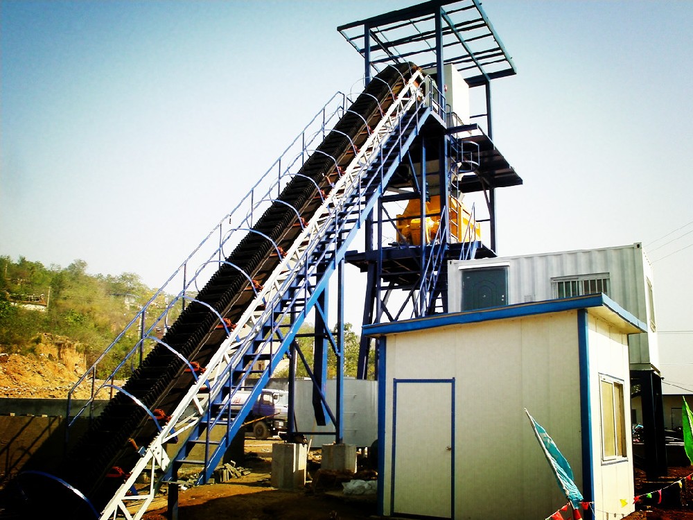 裙邊皮帶輸送機的結(jié)構展示